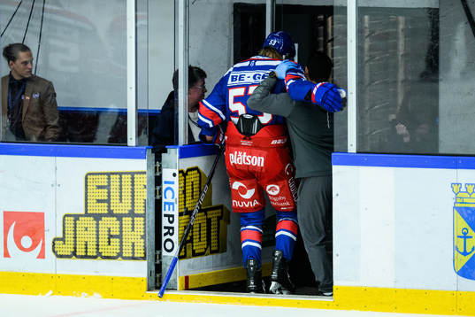 Oskarshamns Anthon Eriksson leds av isen