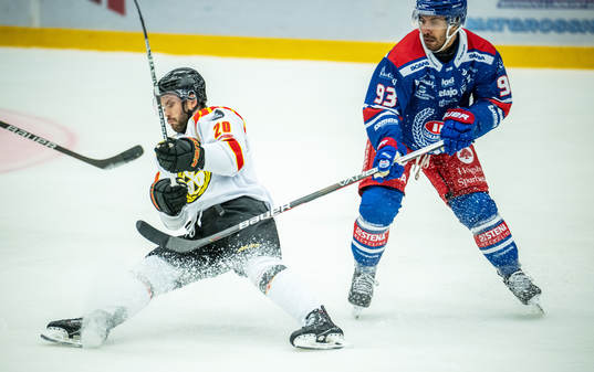 Brynäs Oula Palve och Oskarshamns Cameron Brace