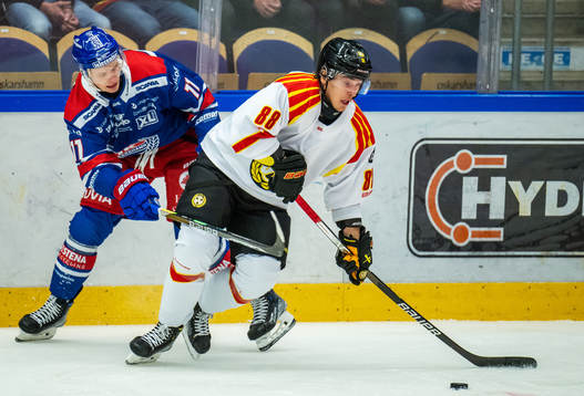 Oskarshamns Antti Suomela och Brynäs Dmytro Timashov