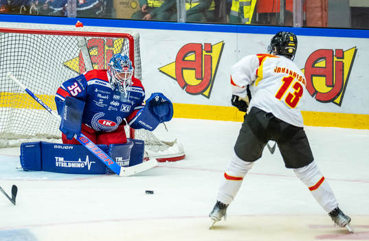 Oskarshamns målvakt Joe Cannata och Brynäs Samuel
