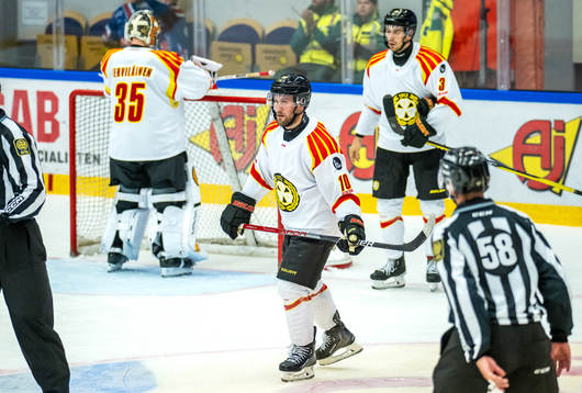 Brynäs målvakt Veini Vehviläinen, Johan Larsson och