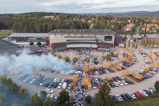 Leksands fansen på väg till Tegera Arena innan