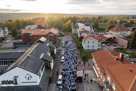 Leksands fansen på väg till Tegera Arena innan