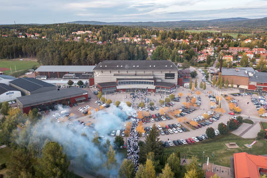 Leksands fansen på väg till Tegera Arena innan