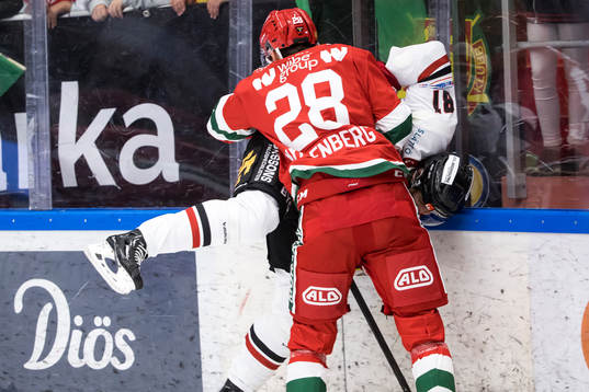 Moras Jonathan Myrenberg och Vita Hästens Eric Borg