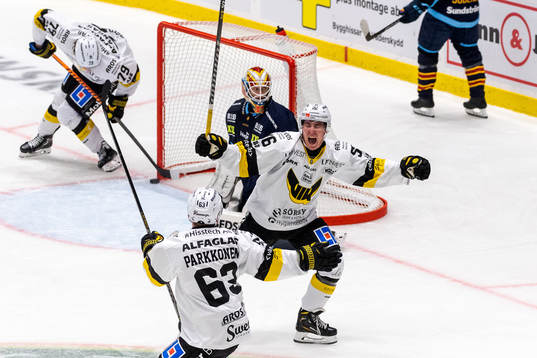 Västerås Patrik Parkkonen och Alexander Lundsjö  jublar