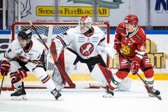 Vita Hästens Anton Björkman och målvakt Adam Ohre och