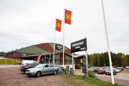 Smidjegrav Arena innan ishockeymatchen i Hockeyallsvenskan