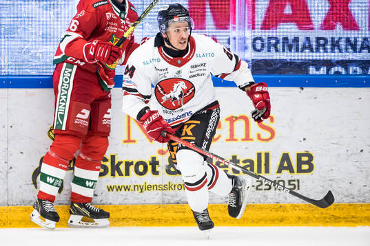 Moras Isac Heens och Vita Hästens Rasmus Kahilainen