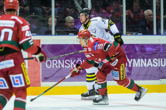Modos Filip Svenningsson och AIKs Thimo Nickl