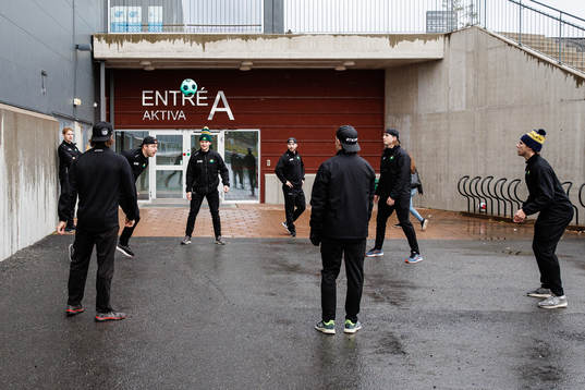 Östersunds spelare värmer upp