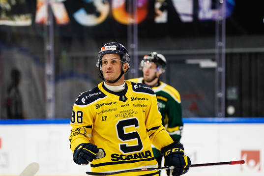 Södertäljes Anthony Luciani deppar