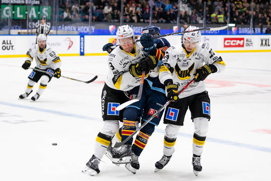 Djurgårdens Kevin Karlsson i en kamp mot Västerås Mikael