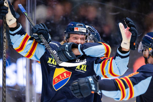 Djurgårdens Olle Liss jublar