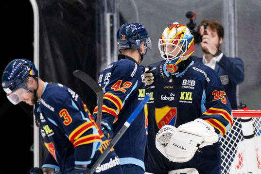 Djurgårdens målvakt Carl Lindbom  jublar