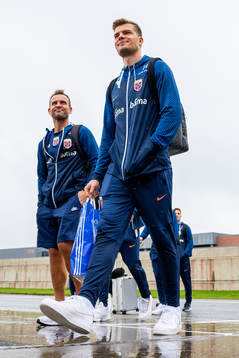 Thomas Ødegaard, manual therapist, and Alexander Sørloth
