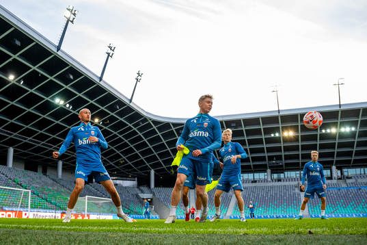 Fredrik Aursnes, Ola Brynhildsen and players of the