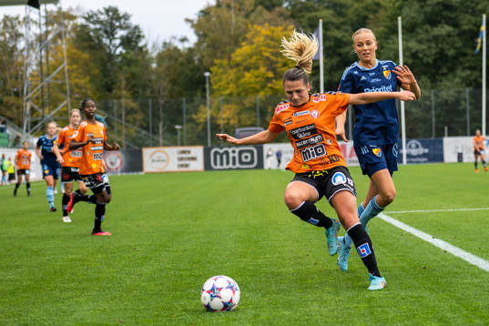 Kristianstads Emma Petrovic och Djurgårdens Sara Lilja