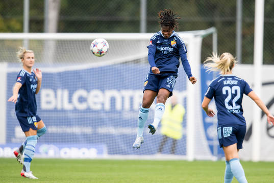 Djurgårdens Portia Boakye mnickar