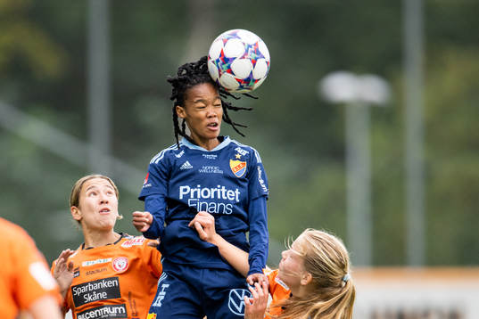 Djurgårdens Linda Maserame Motlhalo nickar
