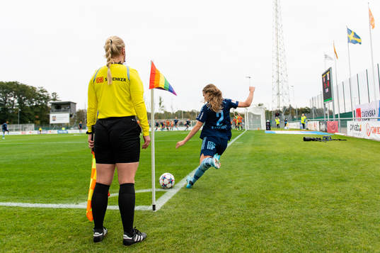 Djurgårdens Ebba Hed slår hörna