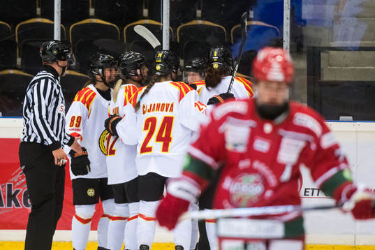 Brynäs Felizia Wikner-Zienkiewicz gör 0-2 målet