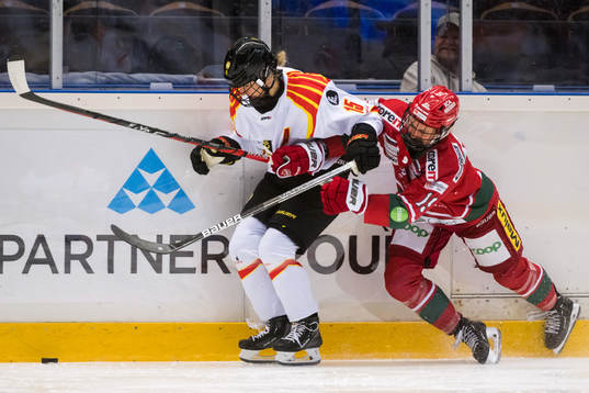 Brynäs Lara Stalder och Modos Brooke Hobson
