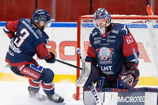 Linköpings Linus Hultström och målvakt Marcus Högberg