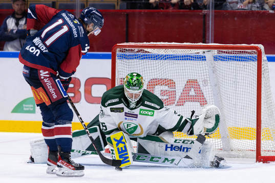 Linköpings Henrik Törnqvist gör mål bakom Färjestads