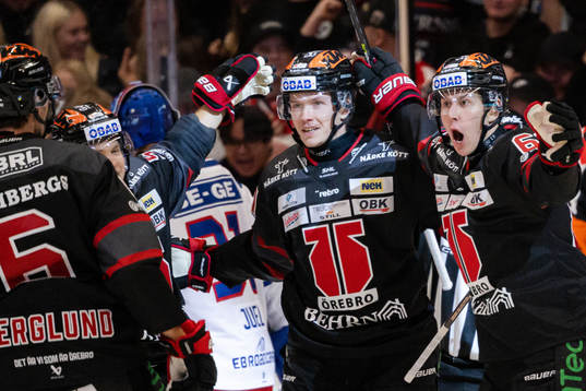 Örebros Robert Leino jublar