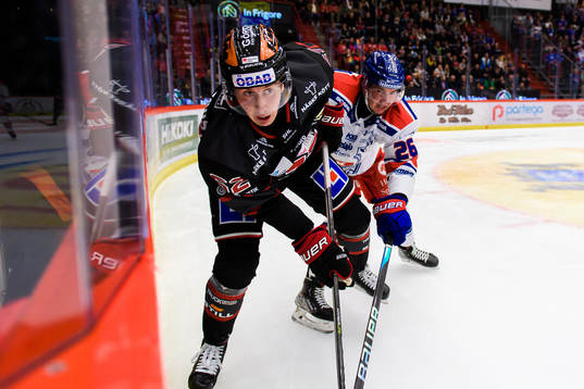 Örebros Robert Leino och Oskarshamns Lukas Pilö