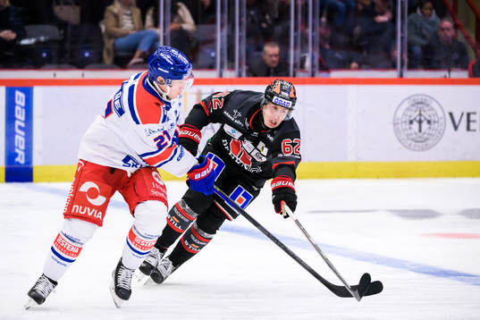 Oskarshamns Myles Powell och Örebros Robert Leino