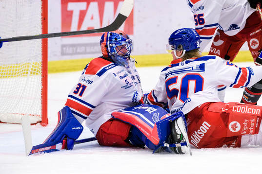 Oskarshamns målvakt Tim Juel och Juuso Riikola