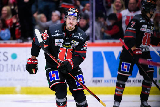 Örebros Emil Larsson jublar