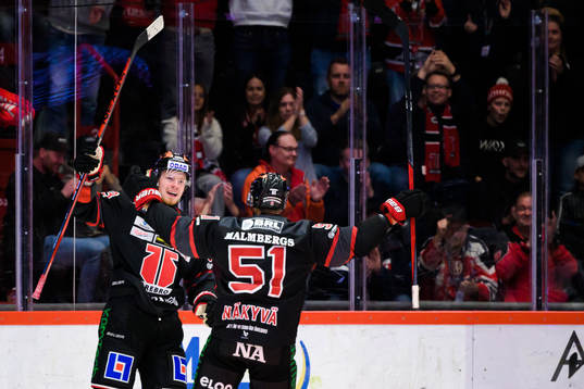 Örebros Christopher Mastomäki jublar