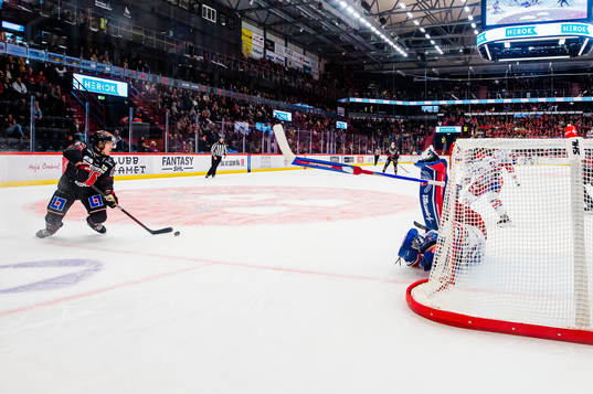 Örebros Petrus Palmu och Oskarshamns målvakt Tim Juel