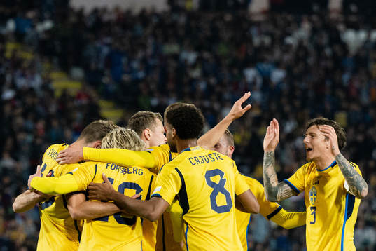 Players of Sweden celebrate the 0-1 by Viktor Claesson