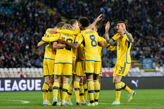 Players of Sweden celebrate the 0-1 by Viktor Claesson