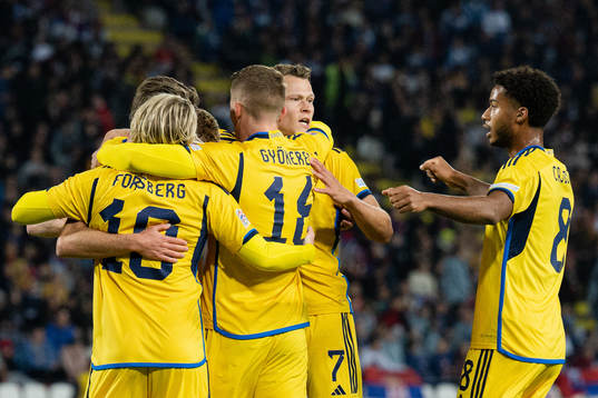 Players of Sweden celebrate the 0-1 by Viktor Claesson