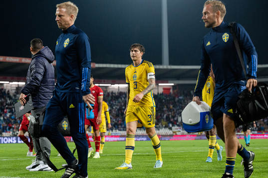 Victor Nilsson Lindelöf of Sweden looks dejected