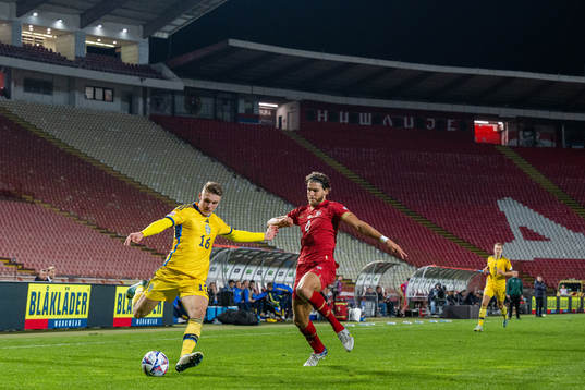 Viktor Gyökeres of Sweden and Srdjan Babic of Serbia