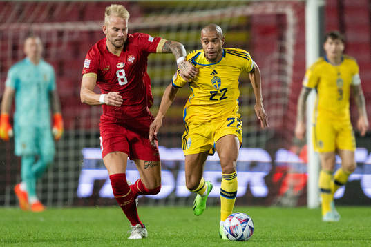 Uros Racic of Serbia and Robin Quaison of Sweden