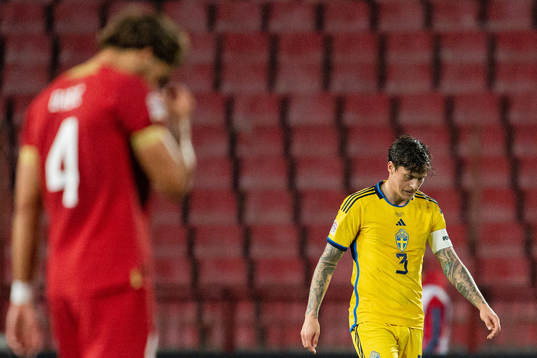 Victor Nilsson Lindelöf of Sweden looks dejected