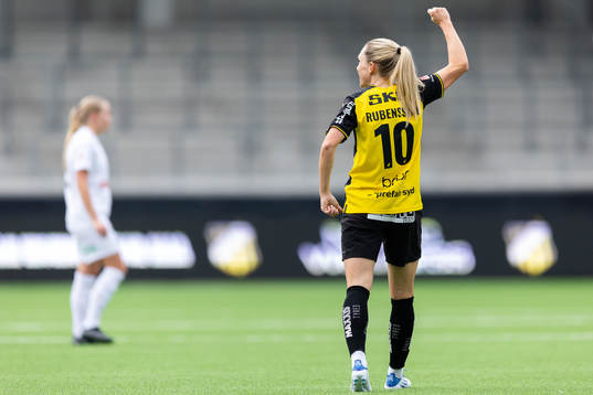 Häckens Elin Rubensson jublar