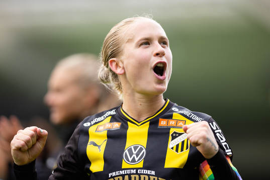 Häckens Filippa Curmark jublar