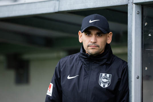Brommapojkarnas tränare Marcelo Fernandez innan