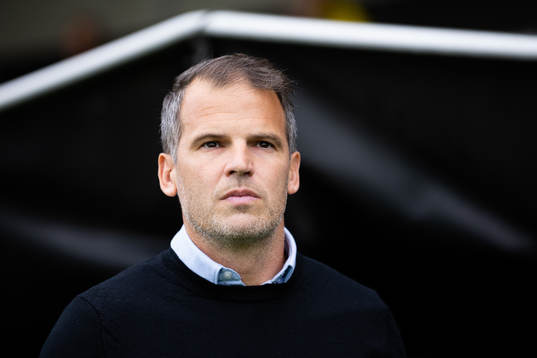 Häckens tränare Robert Vilahamn innan  fotbollsmatchen i