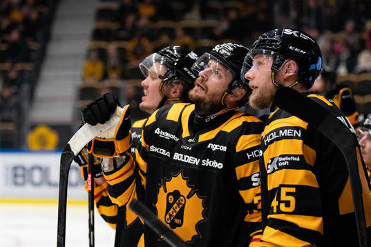 Skellefteås Tom Kühnhackl och Oscar Möller jublar