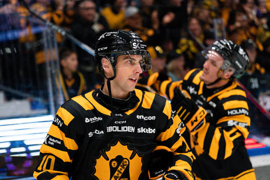 Skellefteås Joakim Lindström jublar