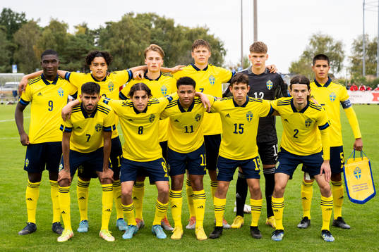 Players of Sweden pose for a team photo